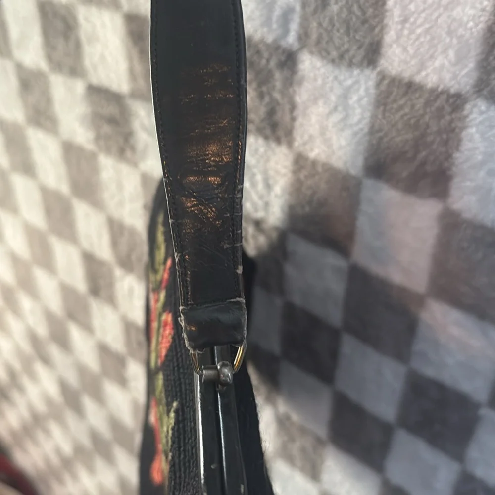 Koro Creation Vintage NeedlePoint Tapestry Women’s Strawberry Handbag - Picture 8 of 16